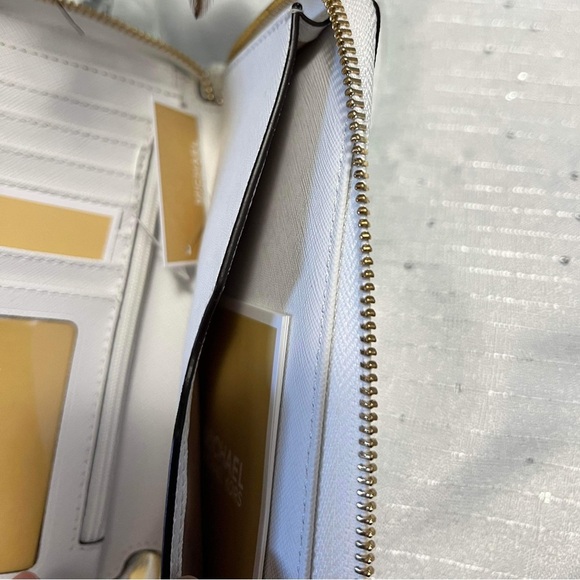 Michael Kors - Picture 3 of 4